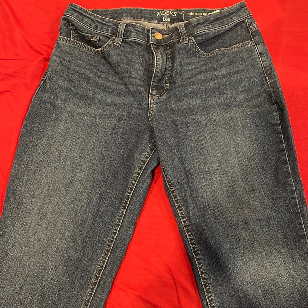 Riders midrise capris by Lee. Size 8M